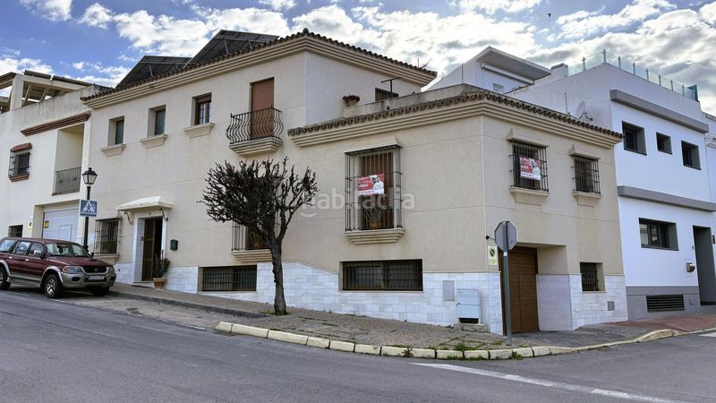 Foto b3dd5a58-2f91-4580-8363-de894423216d. Casa adossada amb aparcament piscina a Arcos de la Frontera