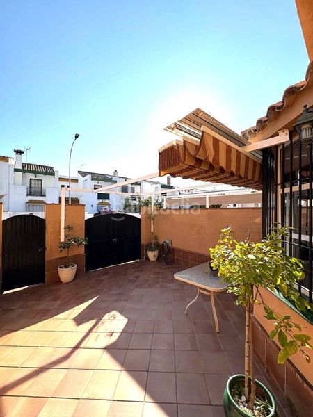 Foto d00c1568-4fb5-45bc-a73c-679252db26b6. Casa adossada a Núcleo urbano Chiclana de la Frontera