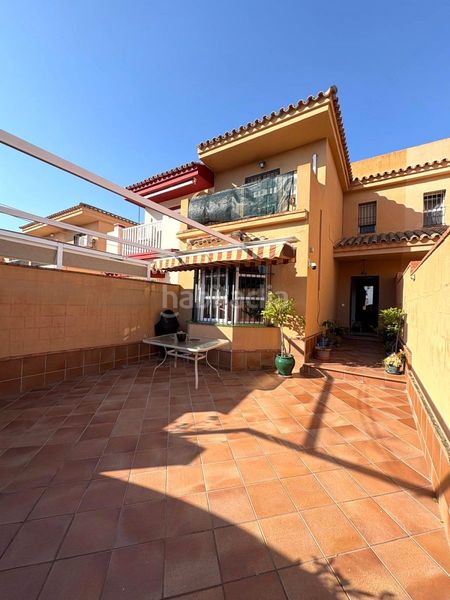 Foto f338521a-426d-4aa4-8f03-77793ceb8b38. Casa adossada a Núcleo urbano Chiclana de la Frontera