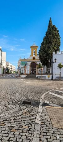 Foto d17b3cc9-203e-4a7b-b8f3-52d704d15a50. Edifici a Núcleo urbano Chiclana de la Frontera