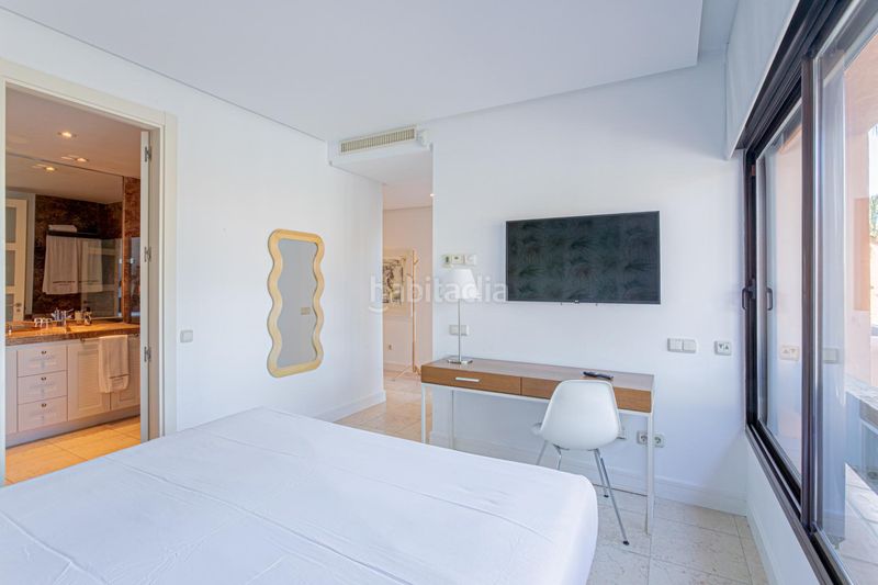 Foto 06cc98f0-1d5d-4c5f-87d3-1cebb700e0b3. Apartament amb aparcament piscina a Los Gallos Chiclana de la Frontera