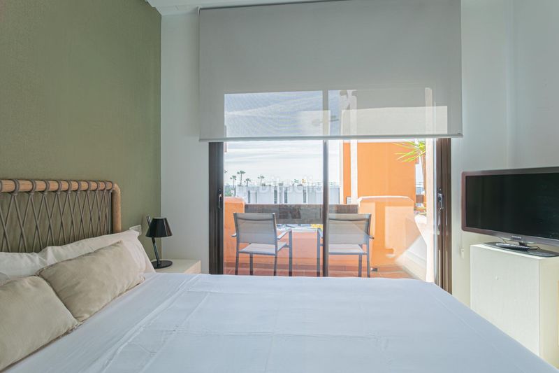 Foto 0746addd-703e-4827-850e-23ecd89df36c. Apartament amb aparcament piscina a Los Gallos Chiclana de la Frontera
