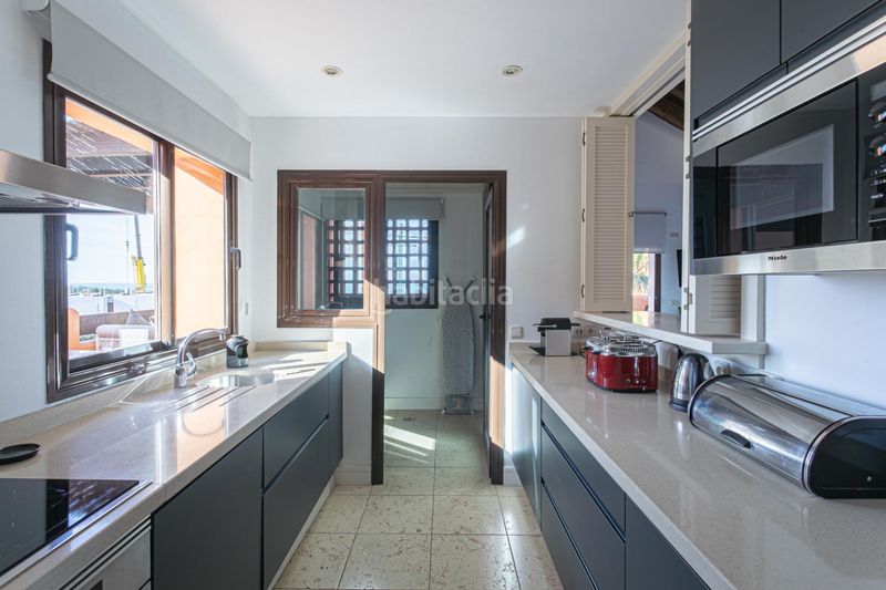 Foto 9b910215-ec4e-4da8-b968-c3c4a48e81e1. Apartament amb aparcament piscina a Los Gallos Chiclana de la Frontera