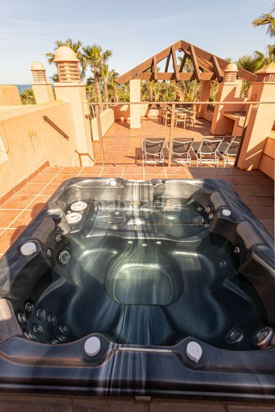 Foto dab8f03f-594a-46a9-87fe-f195cce85b79. Apartament amb aparcament piscina a Los Gallos Chiclana de la Frontera