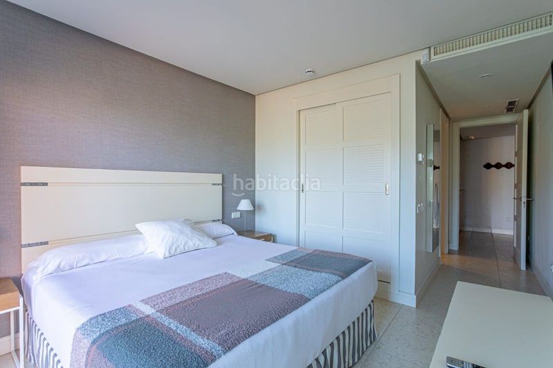 Foto 6a4bf9b2-f09b-45b9-b279-e8e848fe94df. Apartament amb aparcament piscina a La Barrosa Chiclana de la Frontera