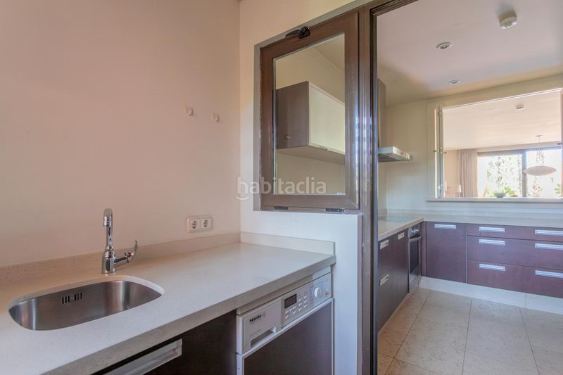Foto 86b5f843-9cc5-4e73-9b08-1b091b0727dd. Apartament amb aparcament piscina a La Barrosa Chiclana de la Frontera
