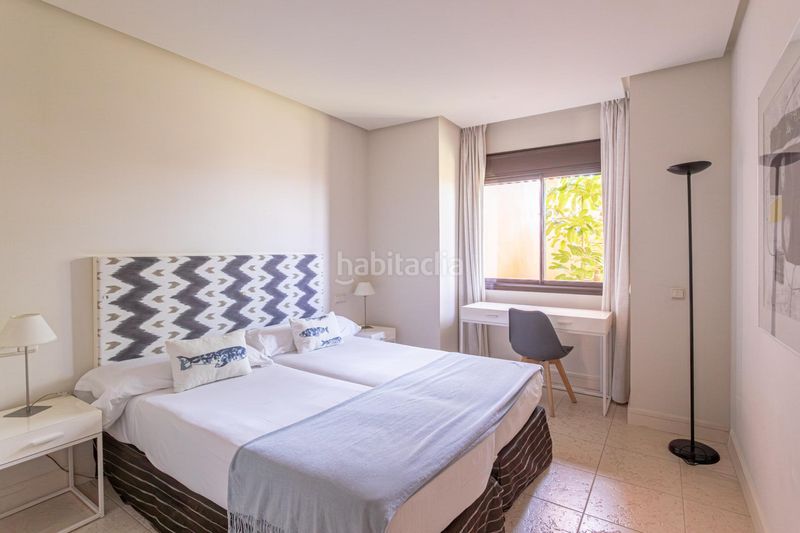 Foto eed0ae2b-a8b3-43f9-8d05-f350a2561166. Apartament amb aparcament piscina a La Barrosa Chiclana de la Frontera