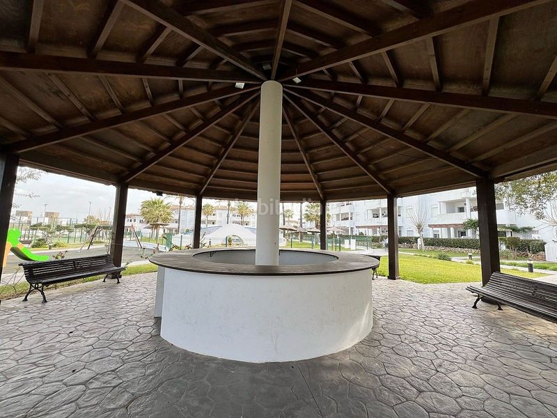Foto e6e0a88c-5cd9-495c-9a5b-018b45d6b331. Apartament amb aparcament a La Barrosa Chiclana de la Frontera