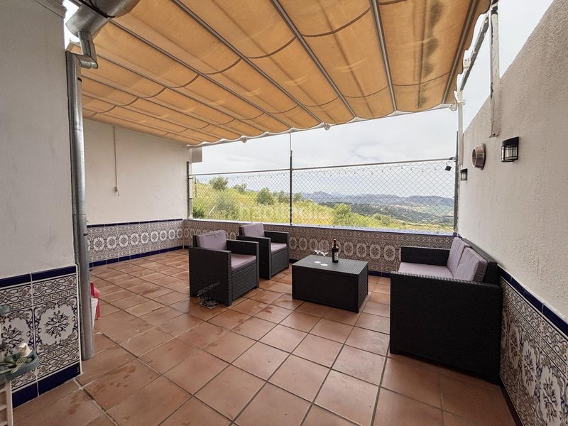 Foto dc0124d4-8444-4770-aad4-b7b43f223251. Casa adossada amb aparcament a Centro Ronda