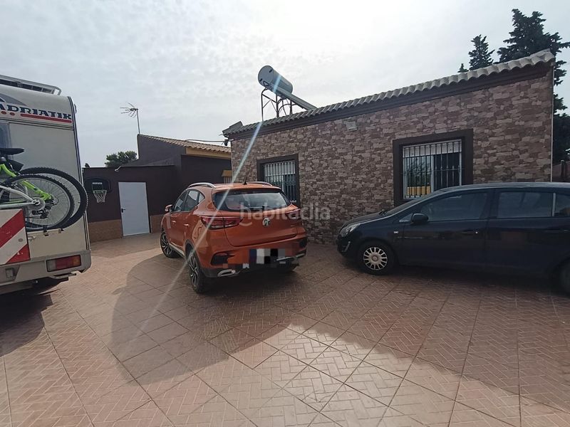 Foto b18dd2f9-d0f7-4b40-9479-6beafe31f86a. Chalet  en La Banda - Campo de Fútbol Chiclana de la Frontera