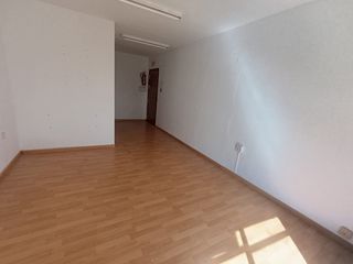 Affitto Ufficio in Núcleo urbano. Oficina