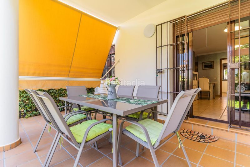 Foto 4d6d9c47-7e8b-4cd1-bca5-2c6aa22fb15a. Apartament amb aparcament piscina a La Barrosa Chiclana de la Frontera