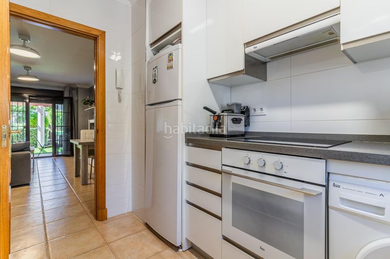 Foto 5cda8e82-60ff-4adb-824a-0555ce145729. Apartament amb aparcament piscina a La Barrosa Chiclana de la Frontera