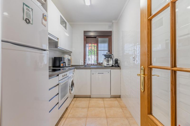Foto c08113bd-54e5-4150-bd3a-322dfb41bb77. Apartament amb aparcament piscina a La Barrosa Chiclana de la Frontera