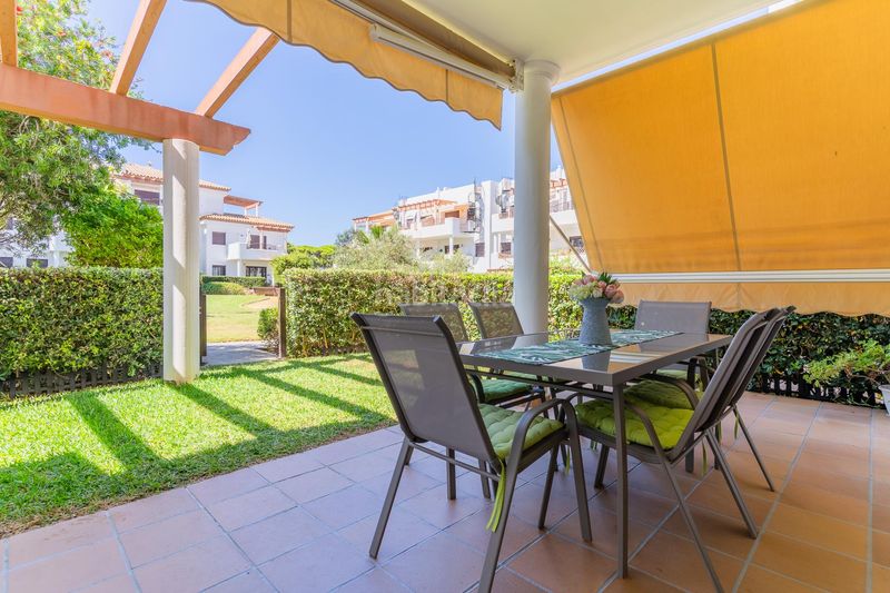 Foto d7122164-7b3b-4714-a00c-2e6db20f9384. Apartament amb aparcament piscina a La Barrosa Chiclana de la Frontera
