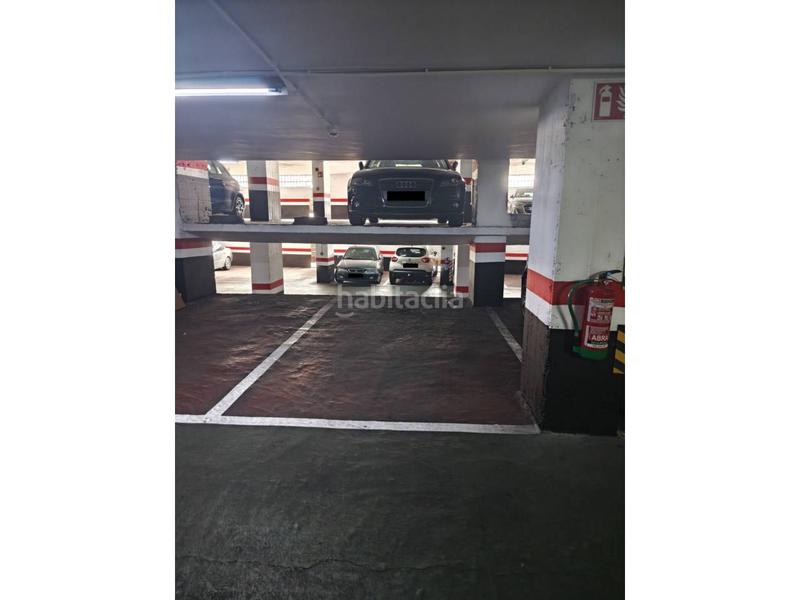 Foto 3ef15c36-1ee7-44c8-809e-7fa0bc0b5790. Parking voiture dans Abandoibarra - Guggenheim Bilbao