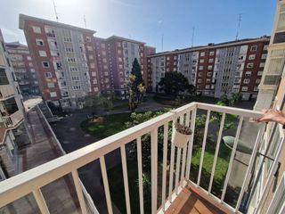 Pis  Plaza julio lazurtegui. Piso en venta en deusto
