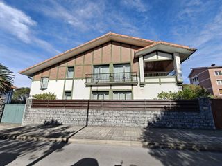 Xalet  Calle negurigane. Chalet independiente con ascensor y jardín privado en leioa