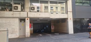 Autoparkplatz in Carrer de la ind�stria 90. Plaza de parking doble barcelona