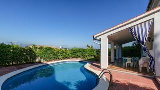 Chalet  Carrer cardenal vidal i barraquer. Un entorno tranquilo, con unas vistas privilegiadas, piscina y j