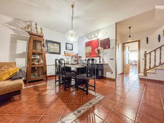 Casa  Santa bàrbara. Espacio, comodidad y piscina