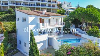 Casa  Carrer port del rei. Fantástica propiedad con piscina privada y vistas al mar.