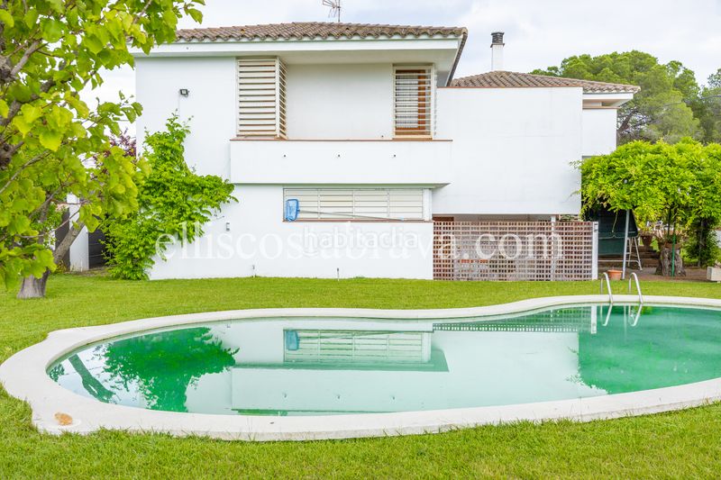 Foto 047a7a0f-b2c6-4cbb-a458-85cacfed7103. Casa amb xemeneia calefacció aparcament piscina a Escala (L´)