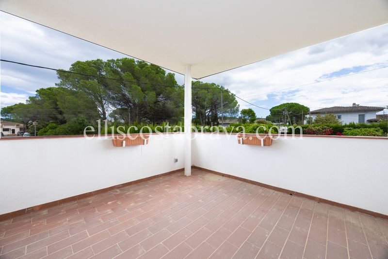 Foto 05c3afc8-db26-417a-89a7-1f60da7a887d. Casa amb xemeneia calefacció aparcament piscina a Escala (L´)