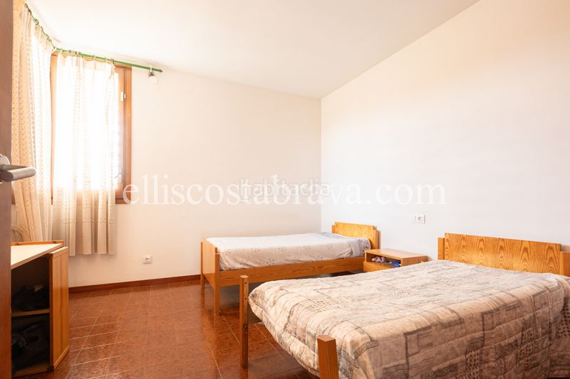 Foto 08d648d1-0e41-424b-b2a4-d07b2ad99274. Casa amb xemeneia calefacció aparcament piscina a Escala (L´)