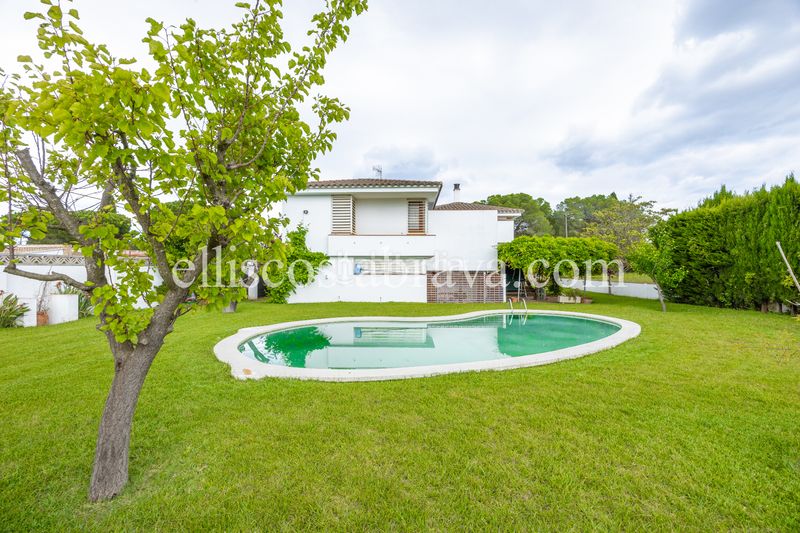 Foto 10d4a644-9061-4bc9-833e-7e22e0ad4e21. Casa amb xemeneia calefacció aparcament piscina a Escala (L´)