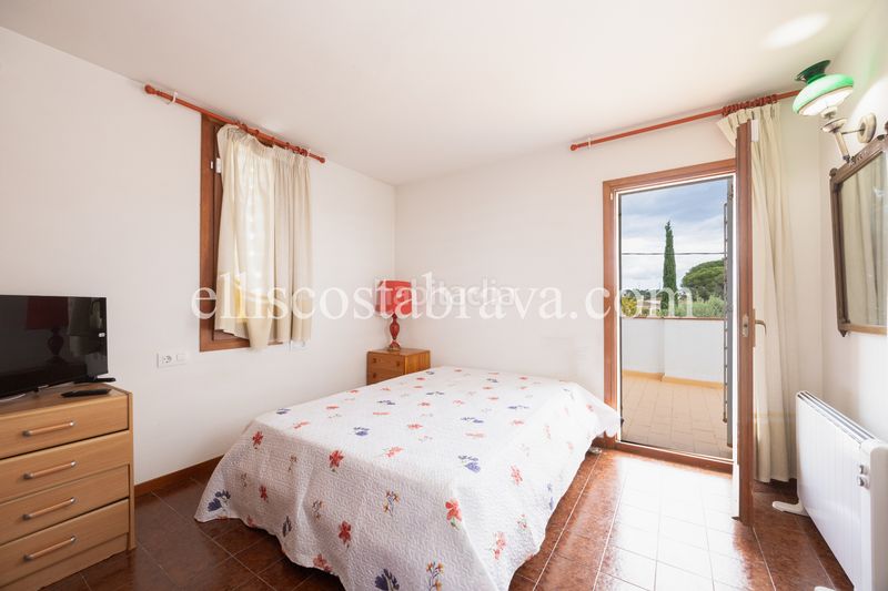 Foto 11ccb448-496a-4d95-9dcc-3e75dd1f2280. Casa amb xemeneia calefacció aparcament piscina a Escala (L´)