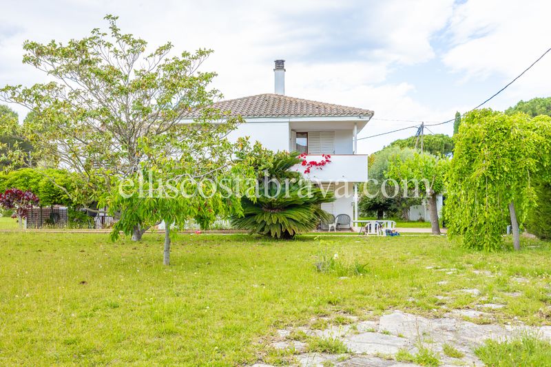 Foto 590b6fa9-6b5d-4957-9ae8-81671ad0f32d. Casa amb xemeneia calefacció aparcament piscina a Escala (L´)