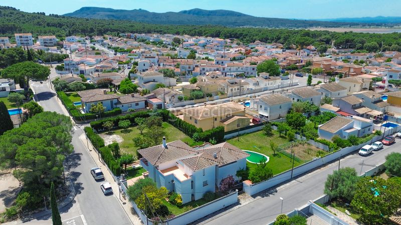 Foto 69171d98-c0b9-41a6-844c-a3d522f36bef. Casa amb xemeneia calefacció aparcament piscina a Escala (L´)