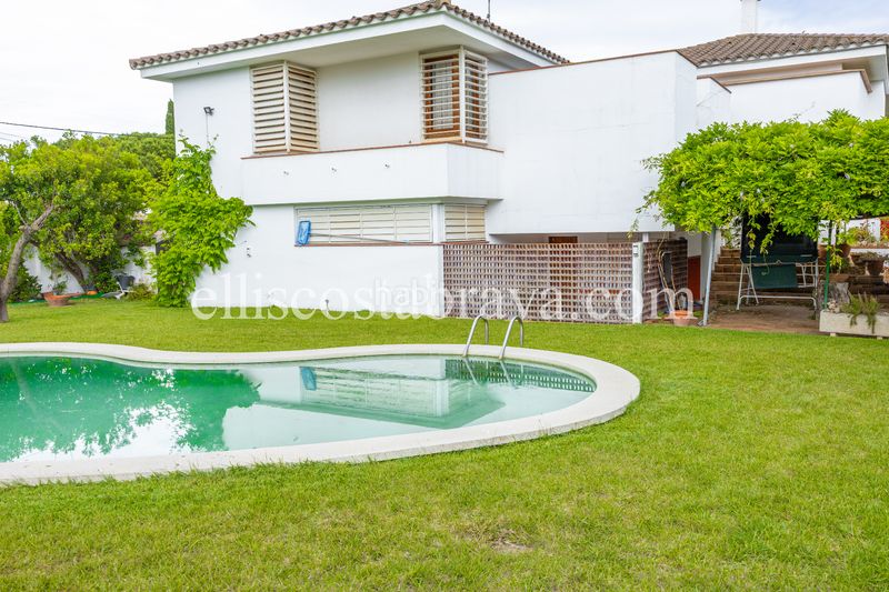 Foto 6abd1bfd-d057-4919-9738-6975216899a8. Casa amb xemeneia calefacció aparcament piscina a Escala (L´)