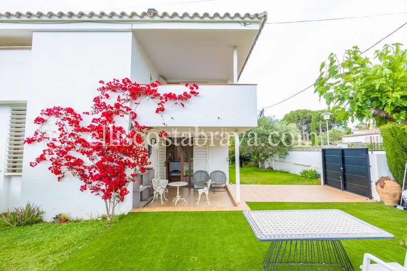 Foto 6f6042ae-57c2-48f3-b24e-e54102f2fc53. Casa amb xemeneia calefacció aparcament piscina a Escala (L´)