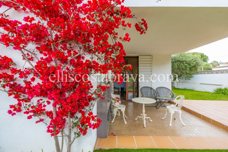 Foto 8852b946-3ae0-4241-bf7e-20c98a5ee161. Casa amb xemeneia calefacció aparcament piscina a Escala (L´)