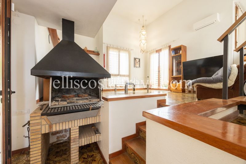 Foto b33d13f2-1bdd-4360-8b02-7bf4e11568a6. Casa amb xemeneia calefacció aparcament piscina a Escala (L´)