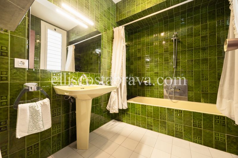 Foto d34bcc70-2f1d-460f-b092-28cd1d90e0cc. Casa amb xemeneia calefacció aparcament piscina a Escala (L´)