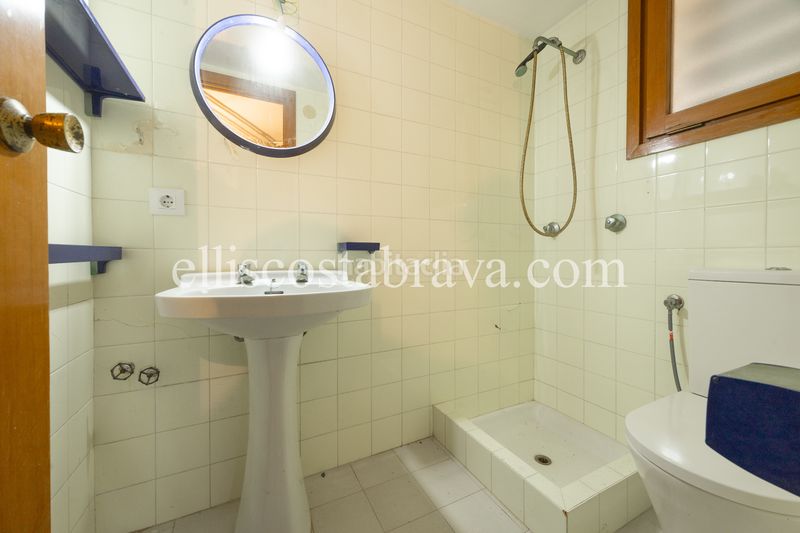Foto dd1ad444-9c34-4d00-a0c7-e54333d19028. Casa amb xemeneia calefacció aparcament piscina a Escala (L´)