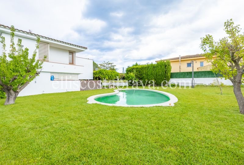 Foto e80184e0-2a4d-4741-8da4-c70f852ef030. Casa amb xemeneia calefacció aparcament piscina a Escala (L´)