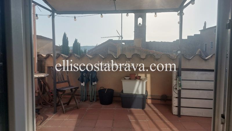 Foto 00a21ae1-555f-40b3-a109-b7f00f163857. Casa adossada amb xemeneia a Albons