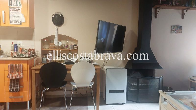 Foto 14db7aaa-8ecc-445d-be3e-ec8180ca5434. Casa adossada amb xemeneia a Albons