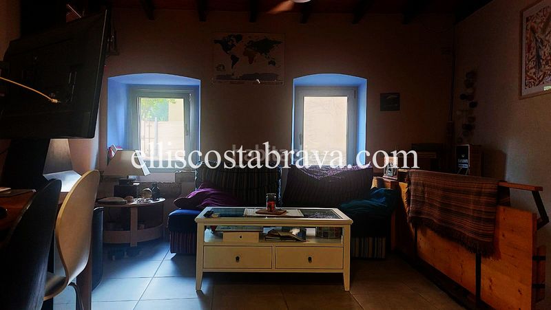 Foto 303ae038-65ae-4a33-99a5-327a9f89cd71. Casa adossada amb xemeneia a Albons