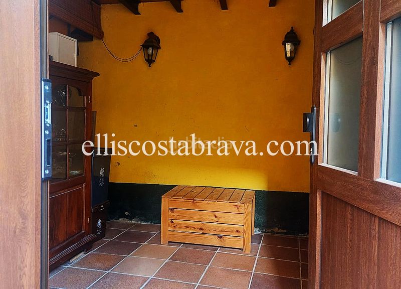 Foto 62926255-a3b2-4a80-988e-92c88d03187b. Casa adossada amb xemeneia a Albons