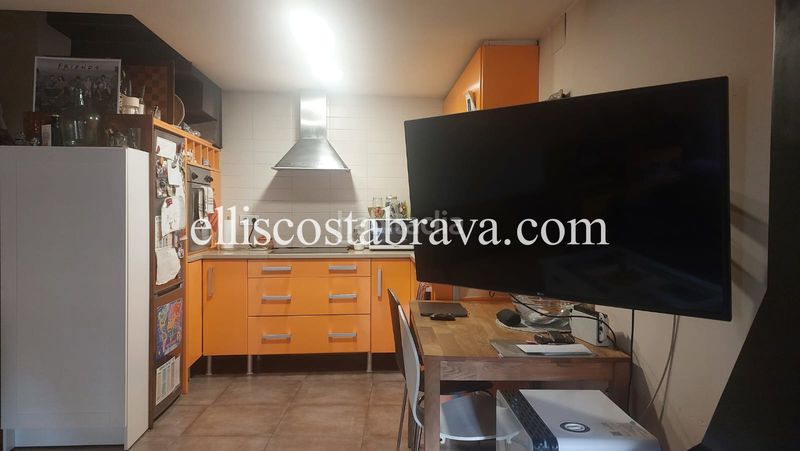 Foto 8fbd4cdc-e063-4e66-ac73-fda1abcf5f19. Casa adossada amb xemeneia a Albons