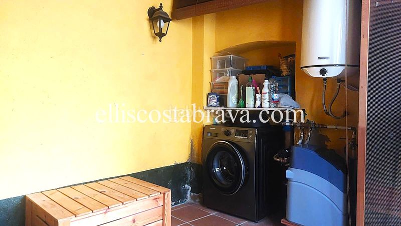 Foto be04c829-64a1-4412-9695-439810f59fa3. Casa adossada amb xemeneia a Albons