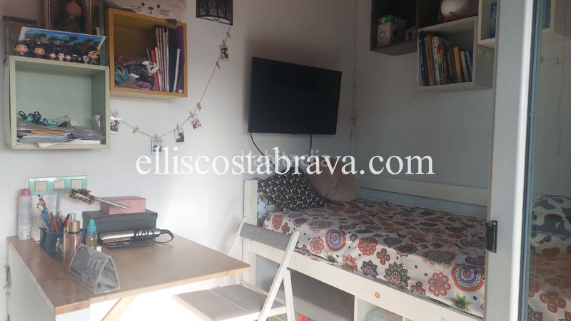 Foto d31d31b5-f0f2-4326-a056-5d6aeacba088. Casa adossada amb xemeneia a Albons