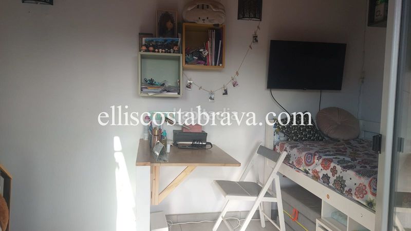 Foto dd4f75e4-baa0-42a2-b440-a8ce17717e2e. Casa adossada amb xemeneia a Albons