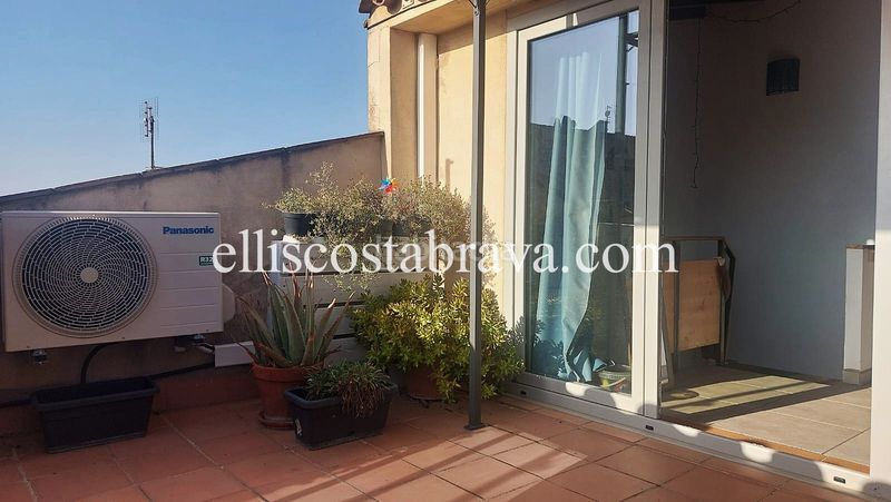 Foto eb80316d-0731-4a9b-9d95-7784b0211b8b. Casa adossada amb xemeneia a Albons