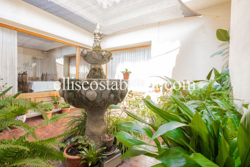Foto 2d3ed250-6490-4c34-b757-fc7246ae64eb. Casa amb xemeneia a Eixample Residencial Escala (L´)